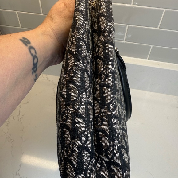 Elegant Black and Gray Dior Tote Bag - Picture 6 of 14